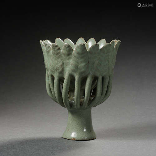 ANCIENT KOREAN CELADON FLOWER MOUTH STEM