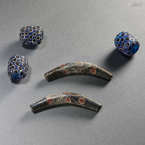 A SET OF COLORED GLAZE NECKLACES, HAN DYNASTY, CHINA