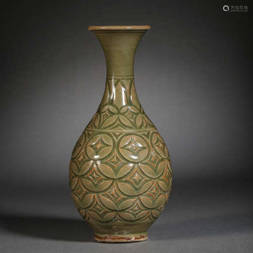 CELADON COIN PATTERN YUHUCHUN VASE, YAOZHOU WARE, NORTHERN S...