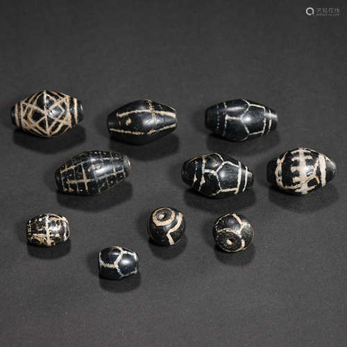 A SET OF ANCIENT INDIAN DZI BEADS