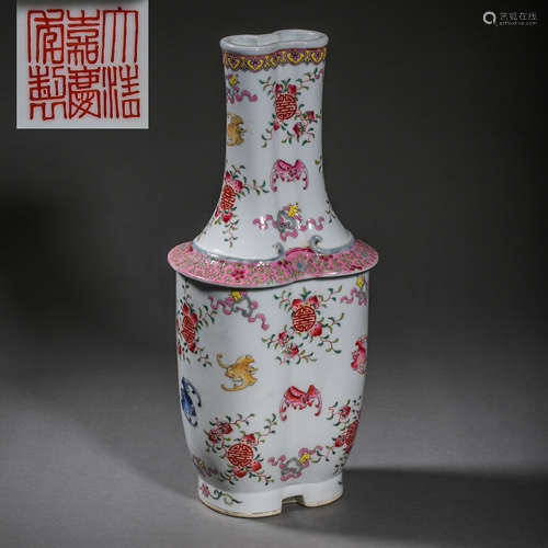 WUCAI PORCELAIN VASE, JIAQING PERIOD OF THE QING DYNASTY, CH...