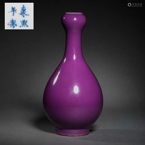 GARLIC BOTTLE, THE KANGXI PERIOD OF THE QING DYNASTY, CHINA