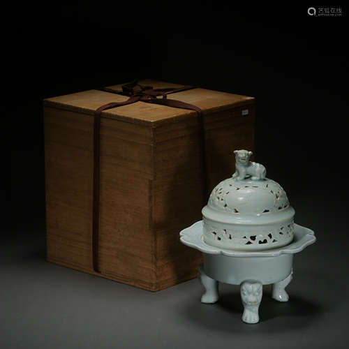 CELADON HUTIAN WARE HOLLOW INCENSE BURNER, SOUTHERN SONG DYN...