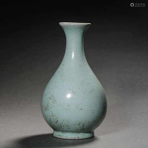 SONG DYNASTY, CHINESE RU WARE CELADON YUHUCHUN VASE