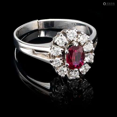 Bague sertie d'un rubis taille ovale (env. 0,3 ct) entouré d...