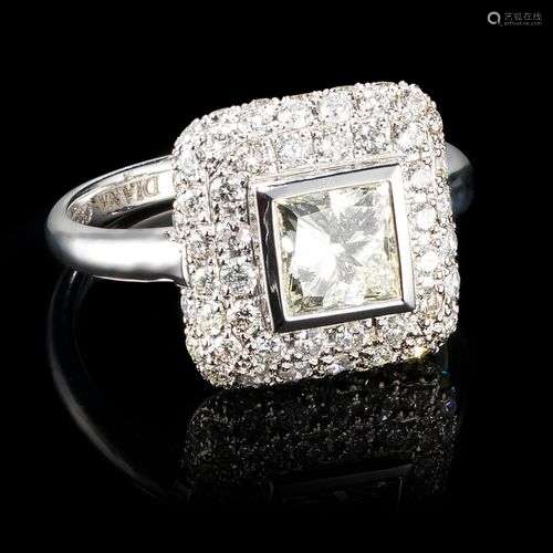 Bague carrée sertie d'un diamant taille princesse (1,02 ct) ...