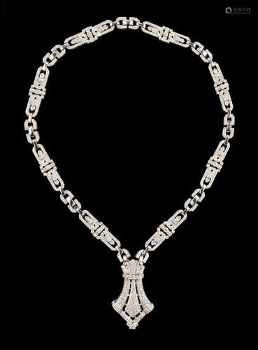 Collier à motifs géométriques Pavé de diamants et terminé pa...