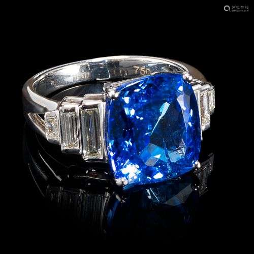 *Bague sertie d'une tanzanite taille coussin (env. 6,8 ct) é...