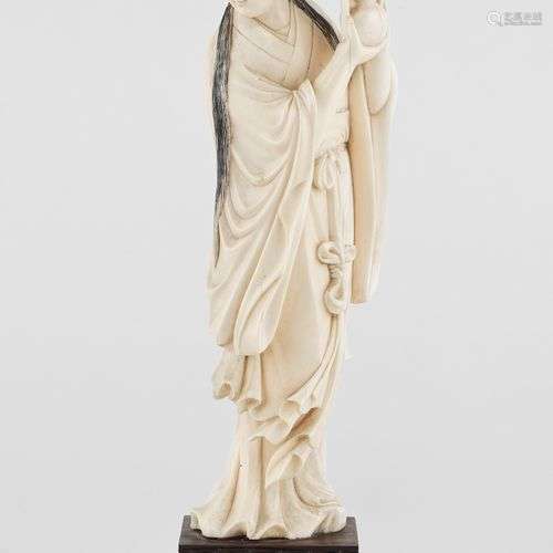 Guanyin, Chine ou Japon, fin XIXe-début XXe s Ivoire sculpté...