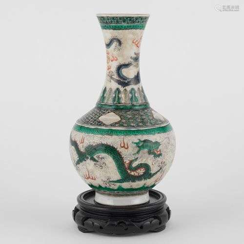 Vase à col évasé, famille verte, Chine, époque Kangxi (1662-...