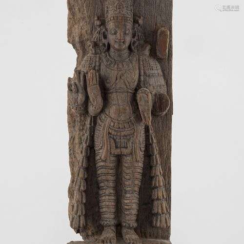 Bas-relief figurant Vishnu, Inde, XIXe s Bois sculpté, 50x14...