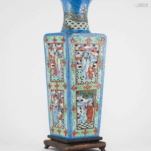 Vase réticulé à section carrée, Chine, dynastie Qing (1644-1...