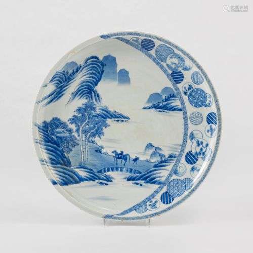 Grand plat, Japon, époque Edo (1603-1868) Porcelaine émaillé...