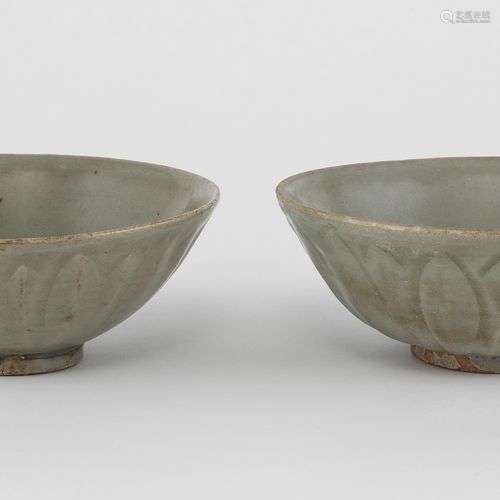 Deux bols lotus longquan, Chine, dynastie Song (960-1279) Po...