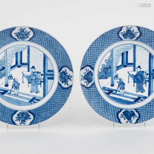 Paire de grandes assiettes, Chine, époque Kangxi (1654-1722)...