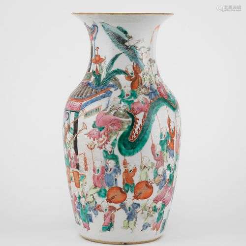 Vase à col évasé aux cent enfants, Chine, XIXe s Porcelaine ...