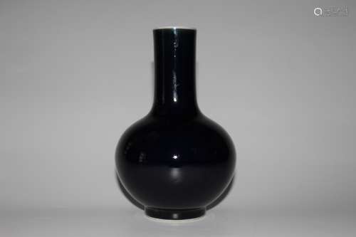黑釉天球瓶