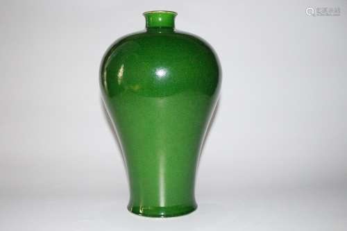 绿釉描金梅瓶