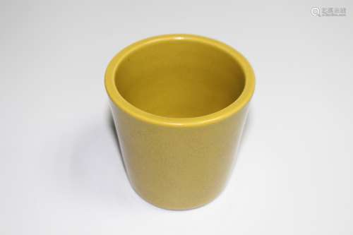 黄釉马蹄杯