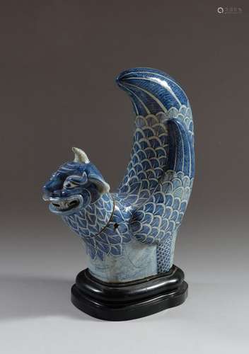 CHINE Dragon en porcelaine blanc bleu. XIXème XXème siècle H...