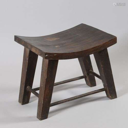 CHINE Tabouret en bois naturel, l'assise en curule. Travail ...