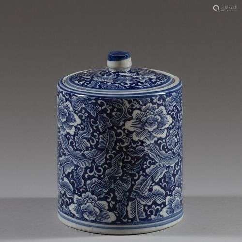 CHINE Pot couvert cylindrique en porcelaine blanc bleu. Au r...