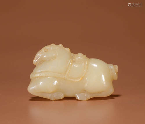 A HETIAN JADE CARVING OF HORSE