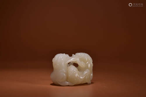 A WHITE JADE CARVING OF LION-LIKE BEAST