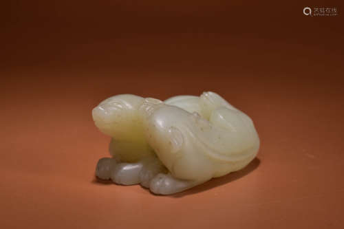 A GREYISH JADE CARVING OF HEHUAN ORNAMENT