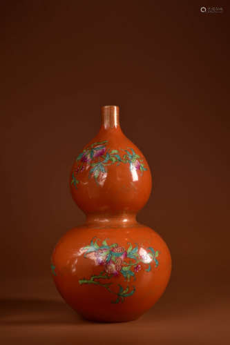 A FAMILLE ROSE GILT DECO DOUBLE-GOURD-SHAPED VASE