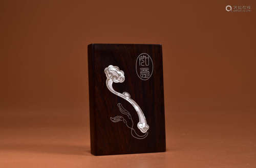 A MOTHER-OF-PEARL INLAID SANDALWOOD RUYI PENDANT