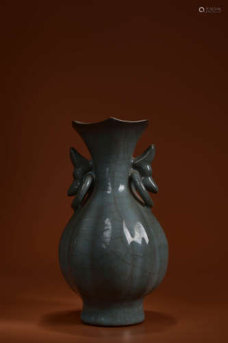 A GUAN TYPE LOBED DOUBLE-EARED VASE