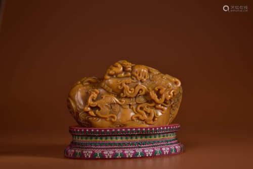 A CARVED SHOUSHAN STONE CHILONG SEAL BY SHANG JUN