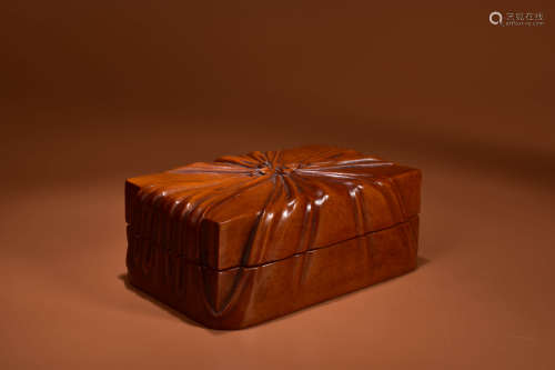 A BOXWOOD WRAPPED BOX AND COVER