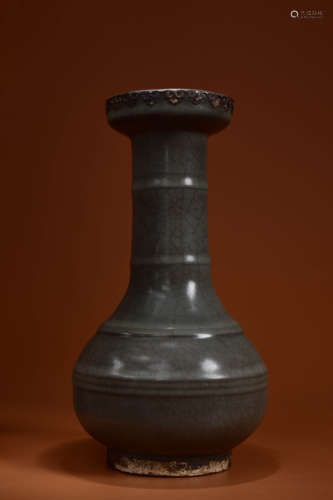 A GUAN TYPE STRING PATTERN DISH-TOP VASE