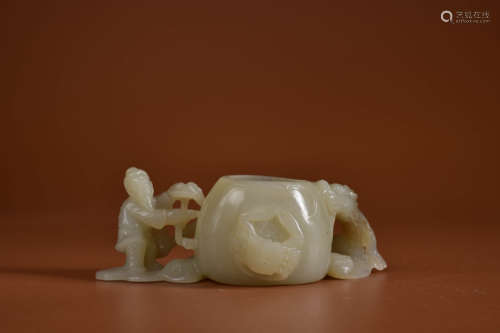 A HETIAN JADE FIGURE AND CRAB WATER POT