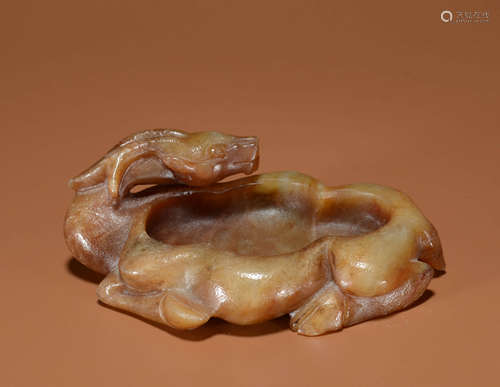 A HETIAN JADE BEAST-FORM WASHER