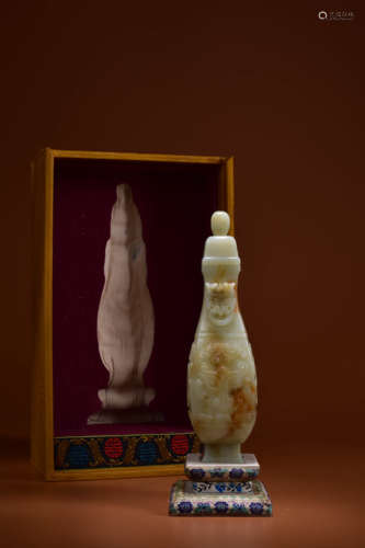 A HETIAN JADE KUILONG VASE