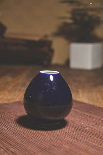 AN ALTAR BLUE GLAZE OVOID JAR