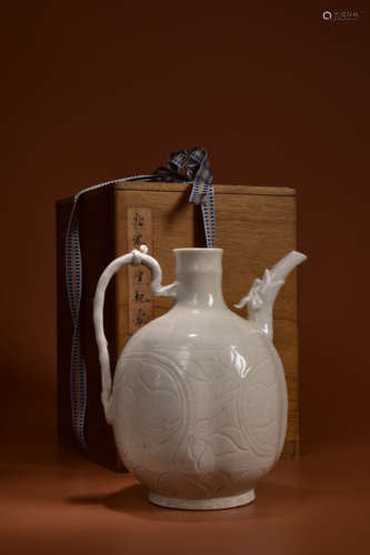 A DING WARE DRAGON EWER WITH ORIGINAL WOOD BOX