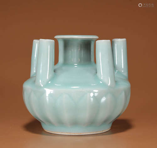 A LONGQUAN WARE FIVE-SPOUTS VASE