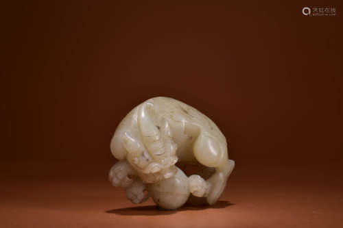 A WHITE JADE CARVING OF LION