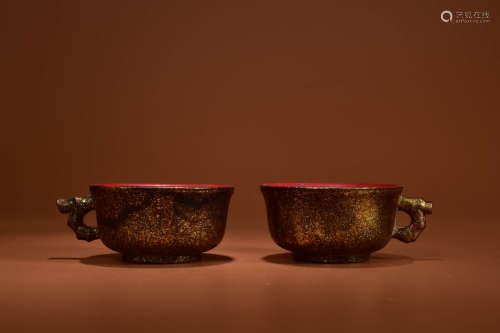 A PAIR OF GILT-LACQUER-WOOD TEA CUPS