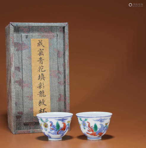 A PAIR OF DOUCAI KUILONG AND LOTUS CUPS