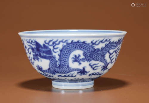 A BLUE AND WHITE DRAGON PEARL BOWL