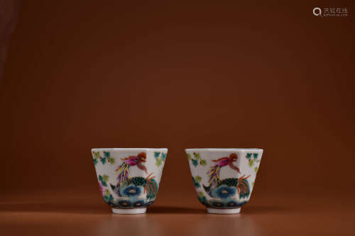 A PAIR OF FAMILLE ROSE PHOENIX CUPS