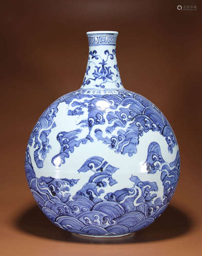 A BLUE AND WHITE DRAGON MOON FLASK