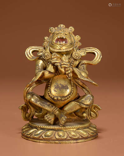 A GILT BRONZE STATUE OF GUARDIAN