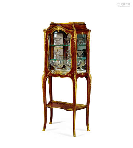 约1890年  法国精美铜鎏金西阿拉黄檀木及桃花芯木展示柜