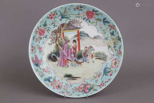 Chinesischer Porzellanteller mit vielfarbiger Fencai-Malerei